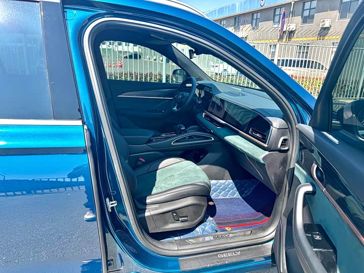 Фото 6 - Geely Monjaro