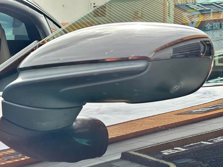 Фото 10 - Porsche Taycan