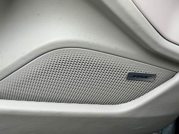 Фото 11 - Porsche Taycan