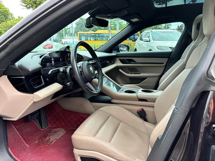 Фото 13 - Porsche Taycan