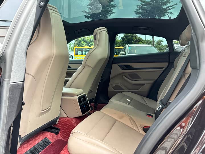 Фото 14 - Porsche Taycan