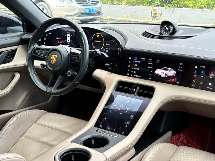 Фото 15 - Porsche Taycan