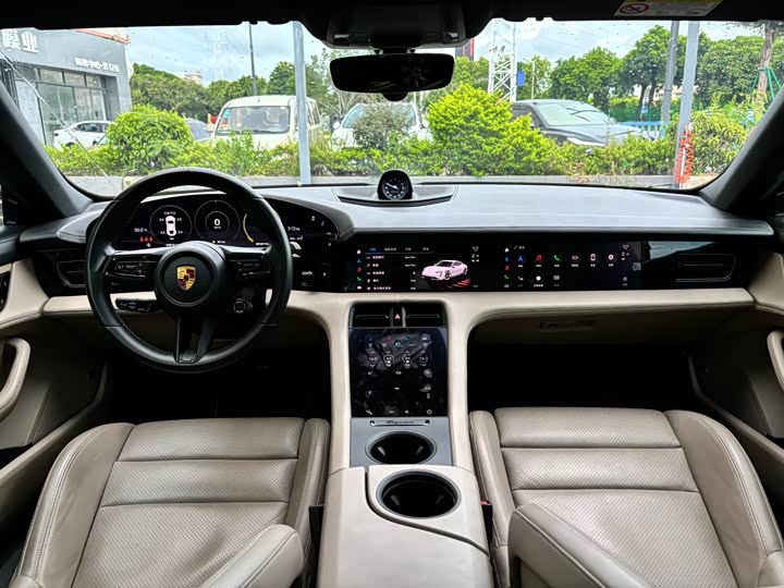 Фото 16 - Porsche Taycan