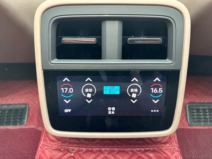 Фото 19 - Porsche Taycan