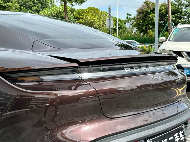 Фото 4 - Porsche Taycan