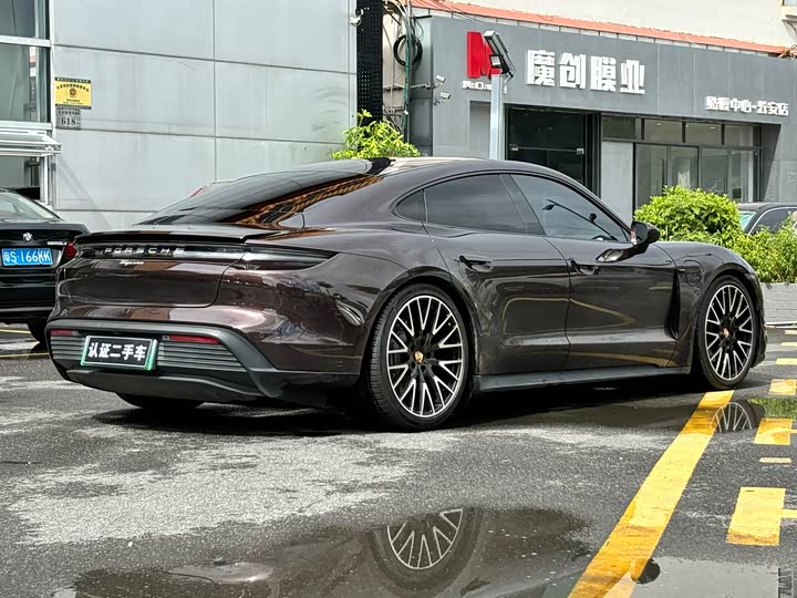 Фото 7 - Porsche Taycan