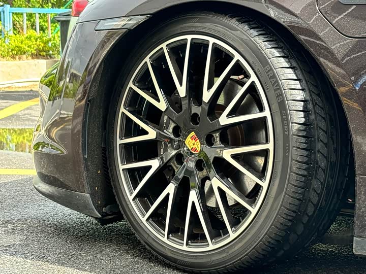 Фото 8 - Porsche Taycan