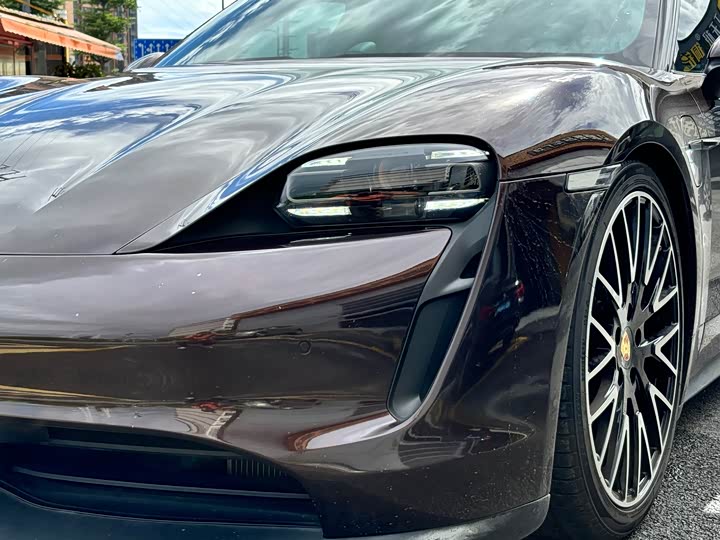 Фото 9 - Porsche Taycan