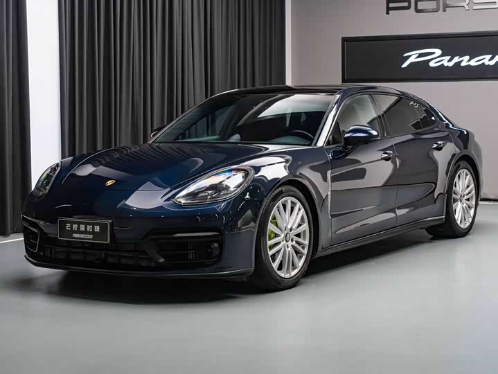 Фото 1 - Porsche Panamera