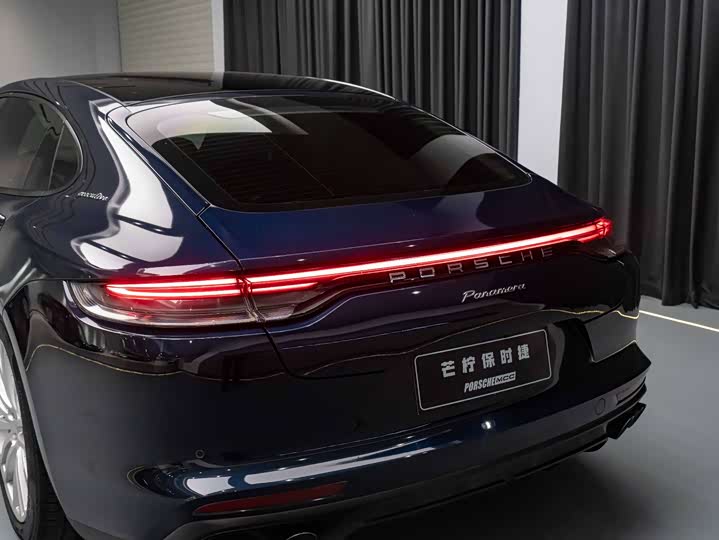 Фото 10 - Porsche Panamera