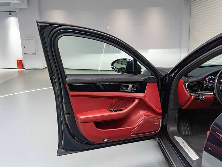 Фото 13 - Porsche Panamera