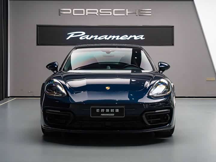 Фото 2 - Porsche Panamera