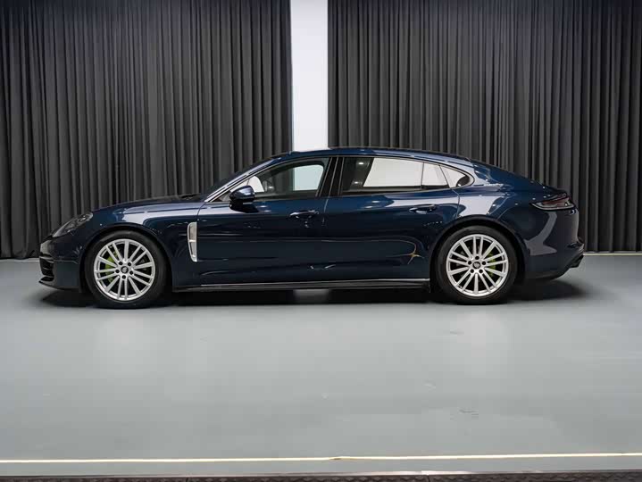 Фото 3 - Porsche Panamera