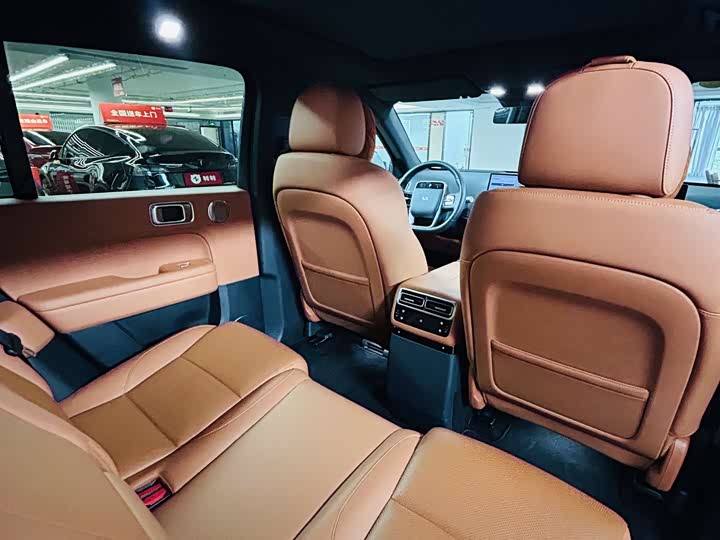 Фото 16 - LiXiang L6