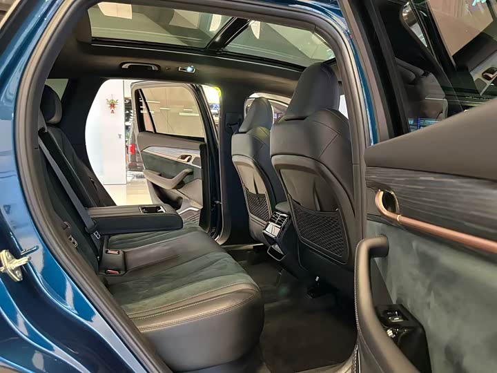 Фото 22 - Geely Monjaro