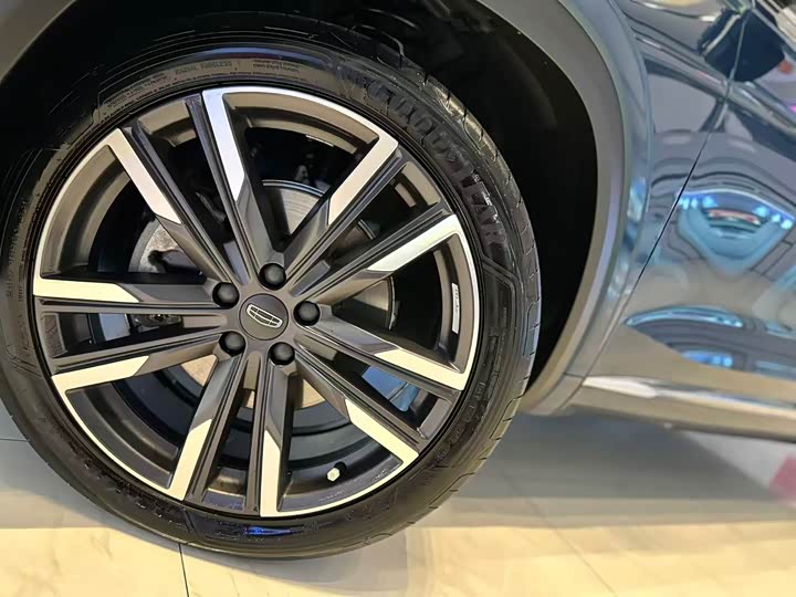 Фото 4 - Geely Monjaro