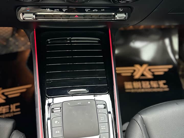 Фото 12 - Mercedes-Benz GLB-Class