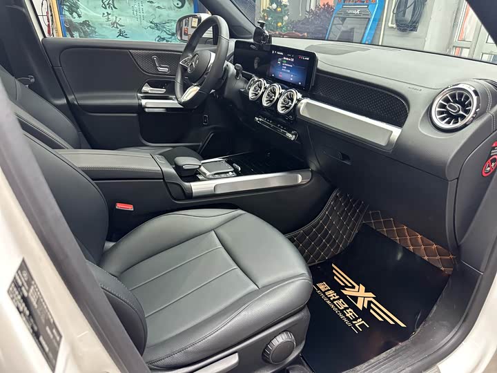 Фото 14 - Mercedes-Benz GLB-Class