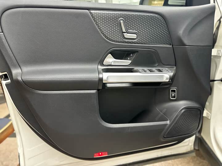 Фото 9 - Mercedes-Benz GLB-Class