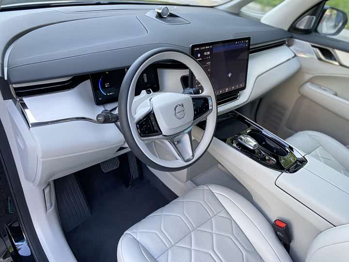 Фото 12 - Volvo EM90