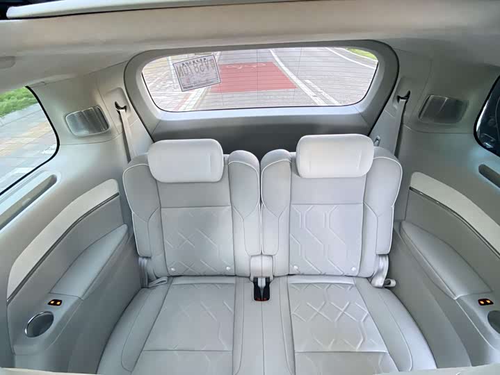 Фото 18 - Volvo EM90