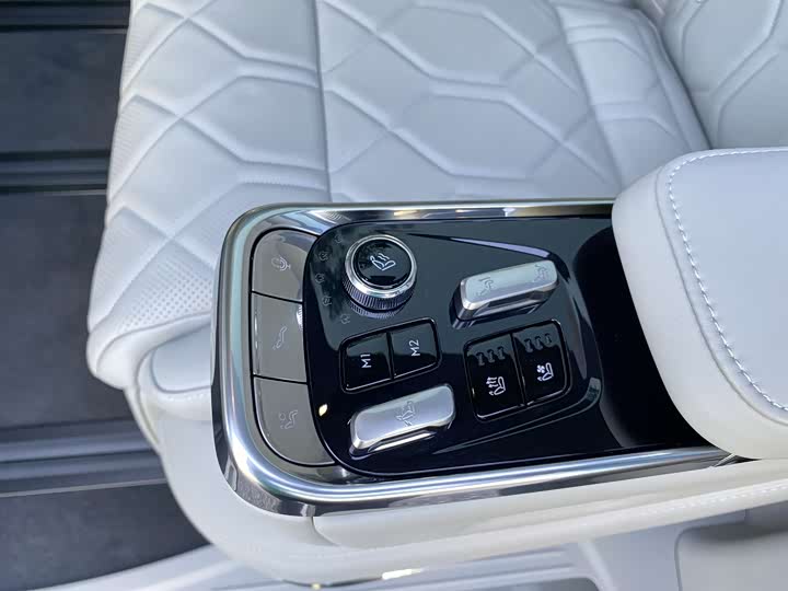 Фото 23 - Volvo EM90