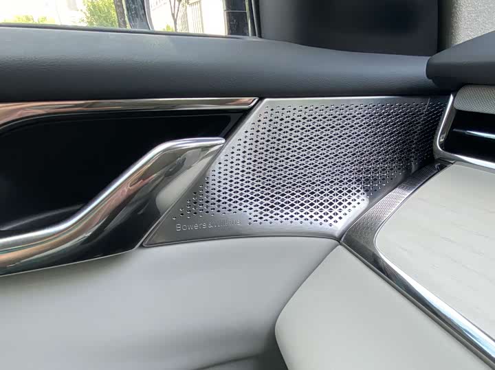 Фото 31 - Volvo EM90