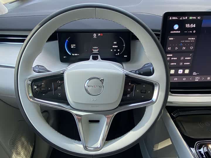 Фото 32 - Volvo EM90