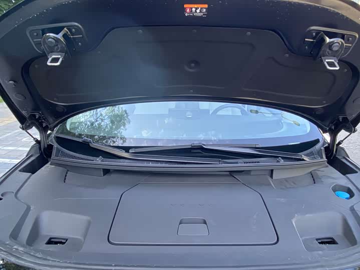 Фото 6 - Volvo EM90