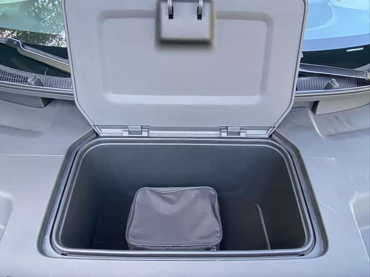 Фото 7 - Volvo EM90