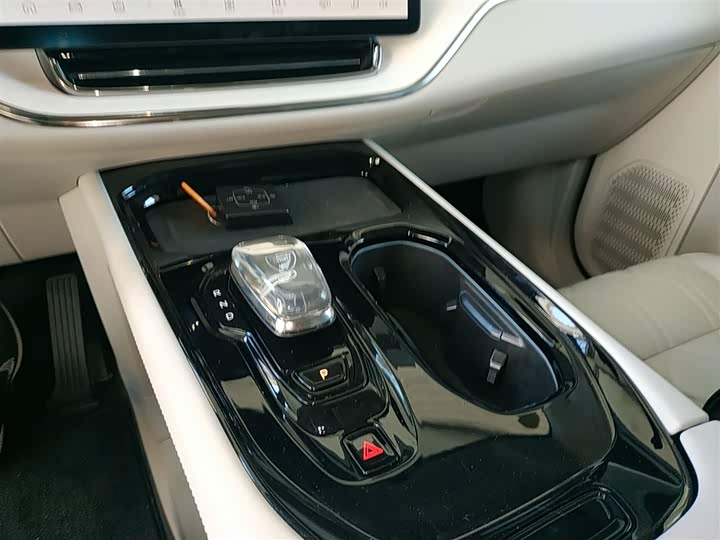 Volvo EM90 2025 2025款 Ultra 六座