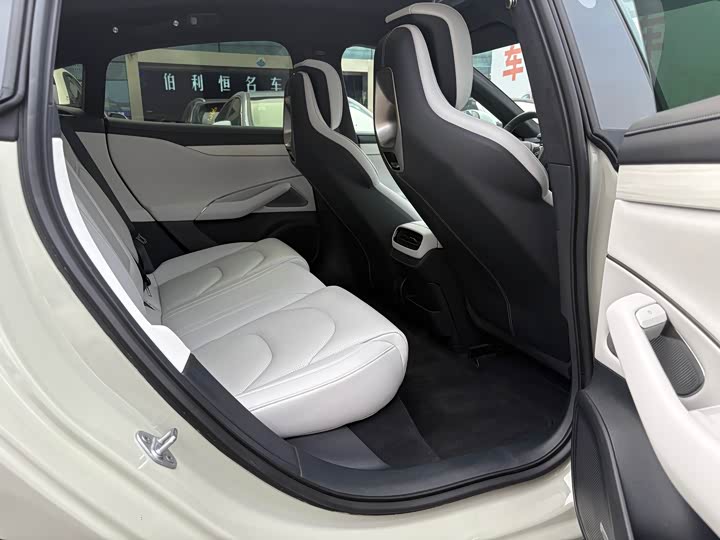 Фото 10 - Xiaomi SU7