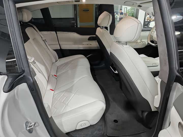 Фото 10 - Nio ET7