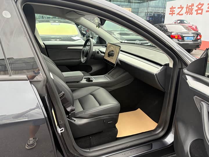 Фото 10 - Tesla Model Y