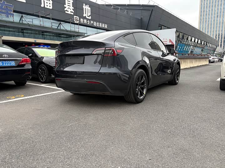 Фото 13 - Tesla Model Y