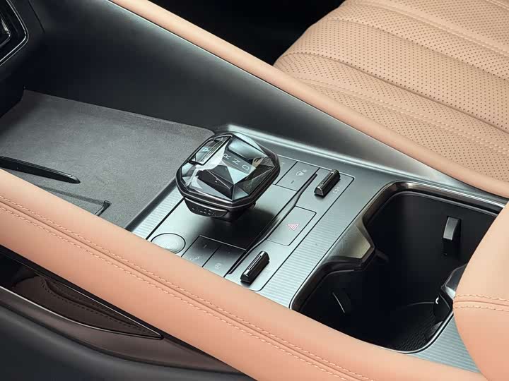 Фото 10 - BYD Song L