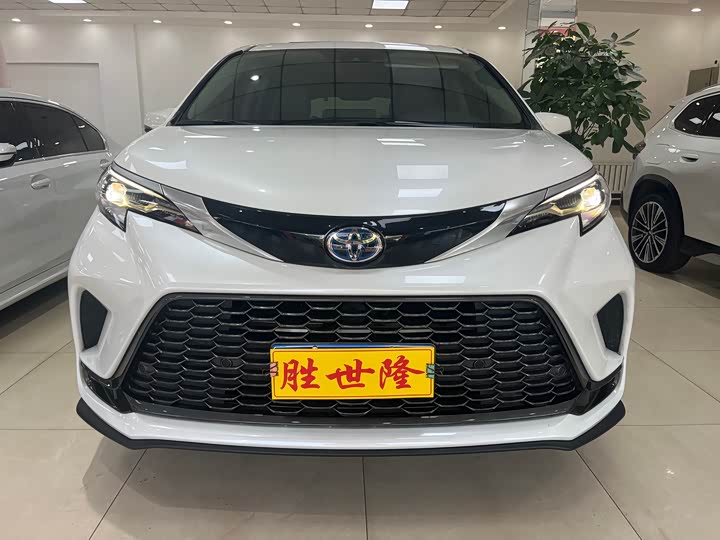 Фото 1 - Toyota Granvia