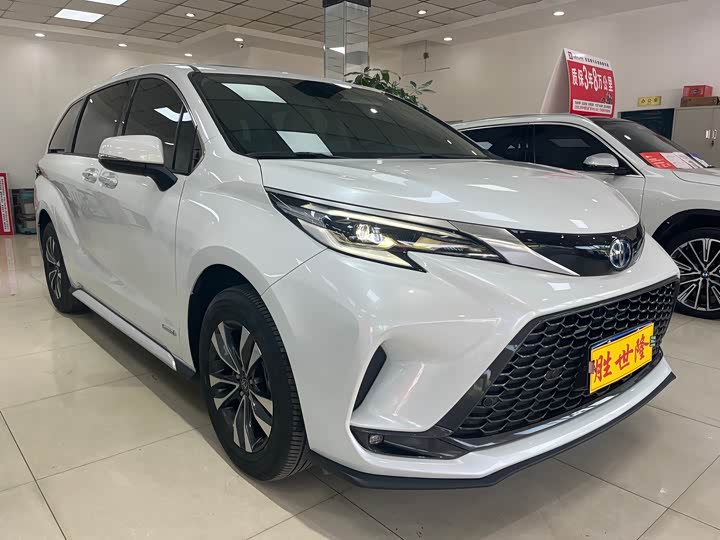 Фото 2 - Toyota Granvia