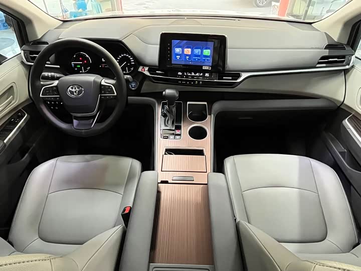 Фото 7 - Toyota Granvia