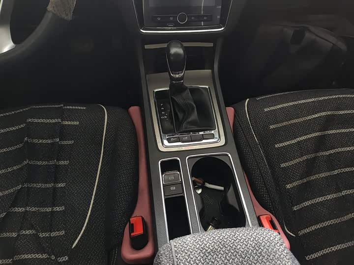 Фото 14 - Roewe i6