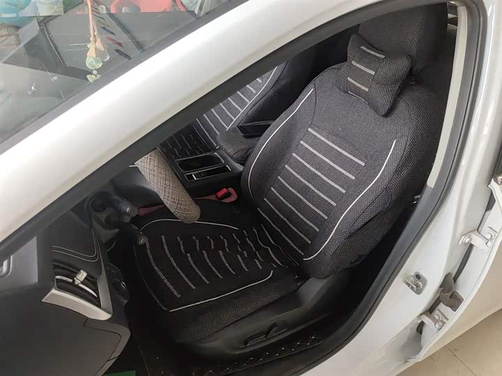 Фото 15 - Roewe i6