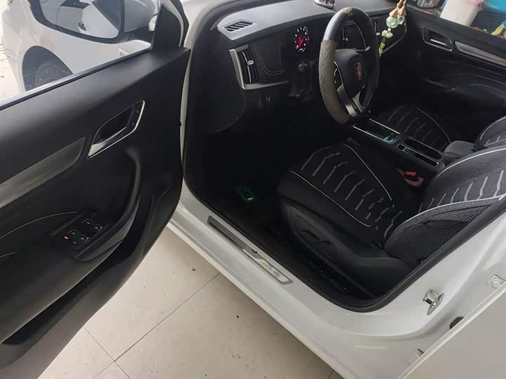 Фото 16 - Roewe i6