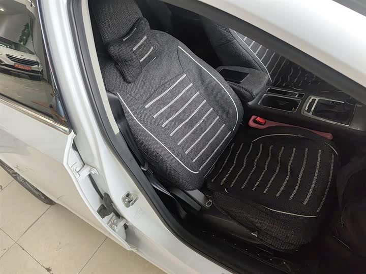 Фото 25 - Roewe i6