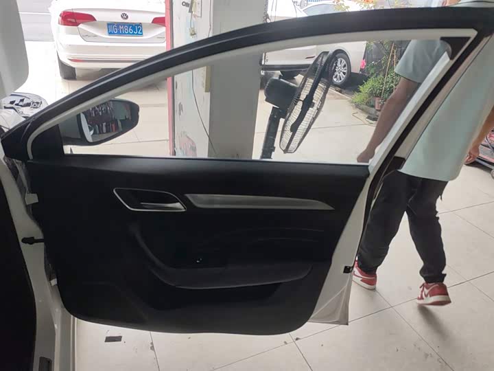 Фото 26 - Roewe i6