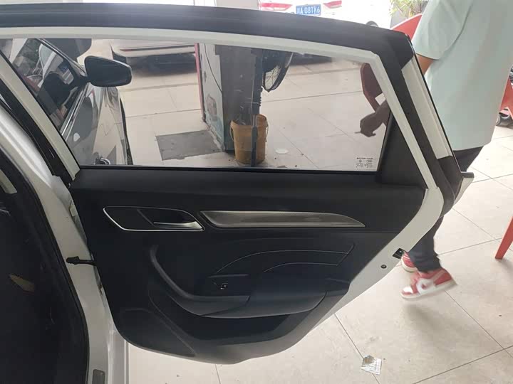 Фото 27 - Roewe i6