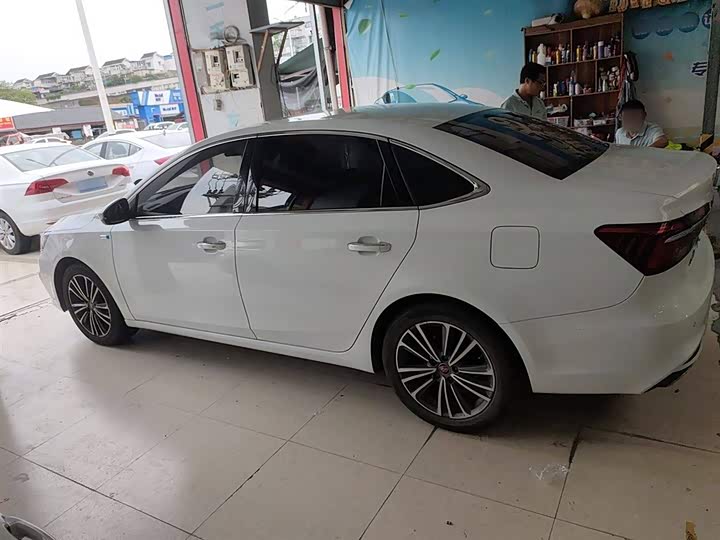 Фото 5 - Roewe i6