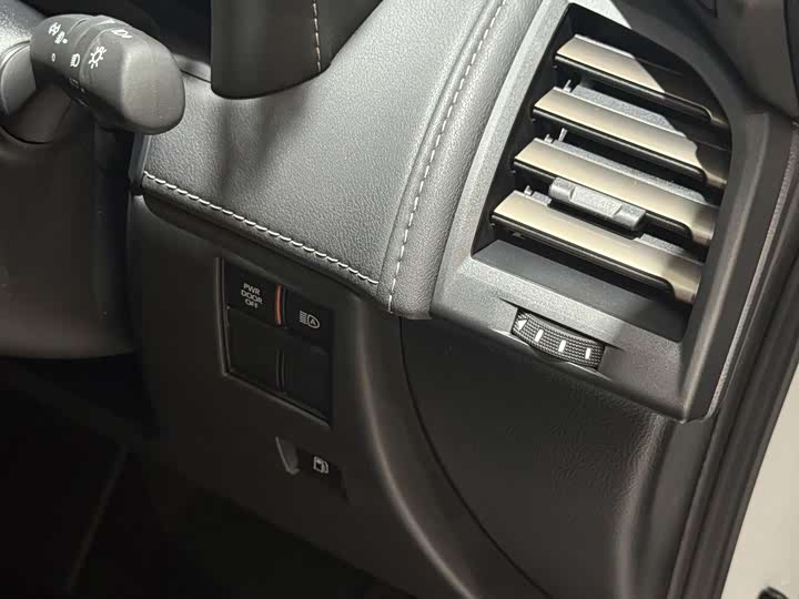 Фото 16 - Toyota Alphard