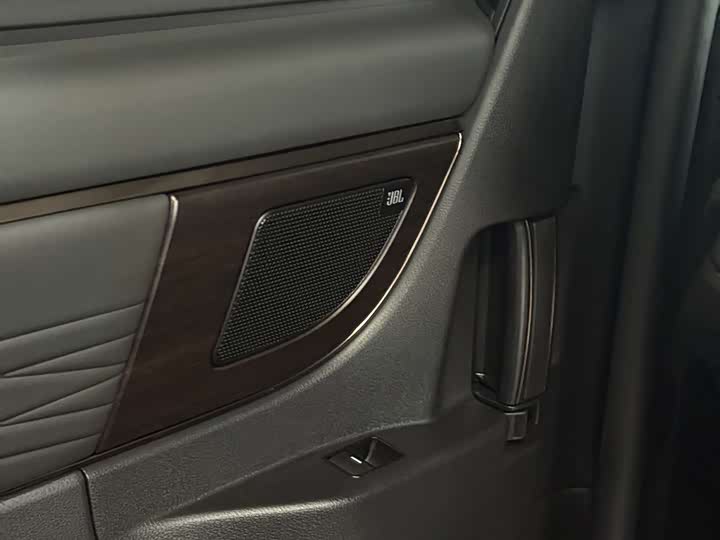 Фото 26 - Toyota Alphard