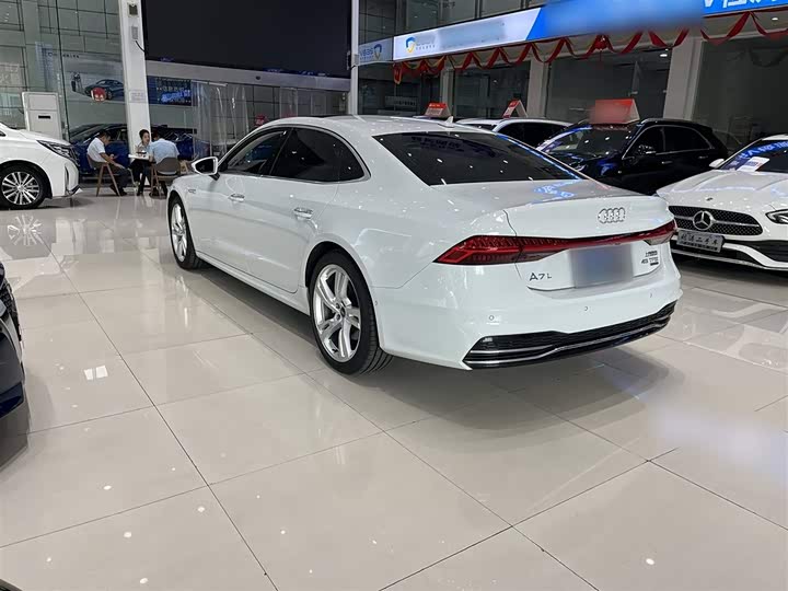 Фото 10 - Audi A7L