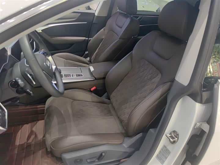 Фото 11 - Audi A7L